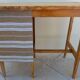 Bureau 3 tiroirs en bois et toile de lin –Totalement restauré