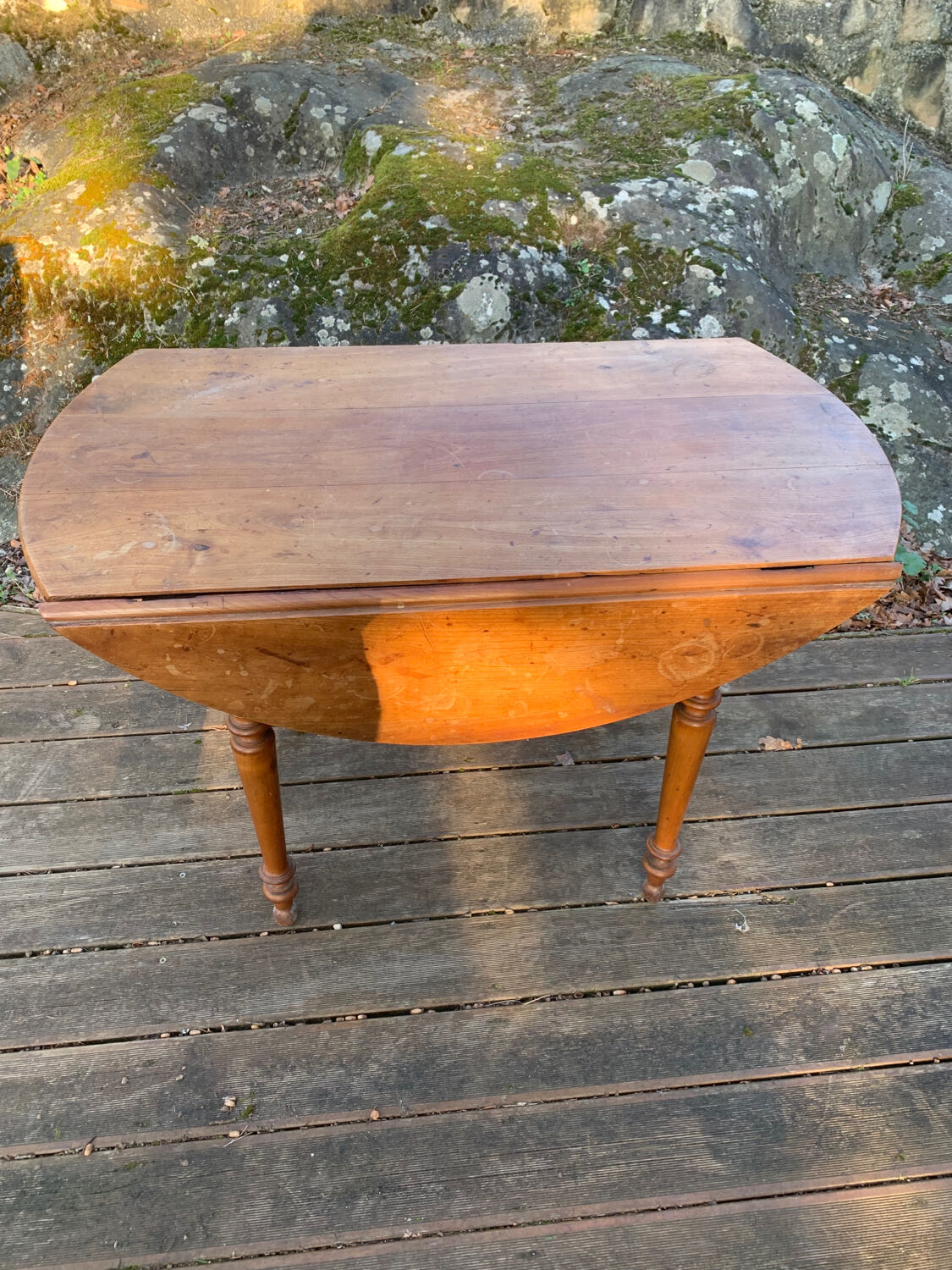 Round table louis philippe a shutters epoch 19 th