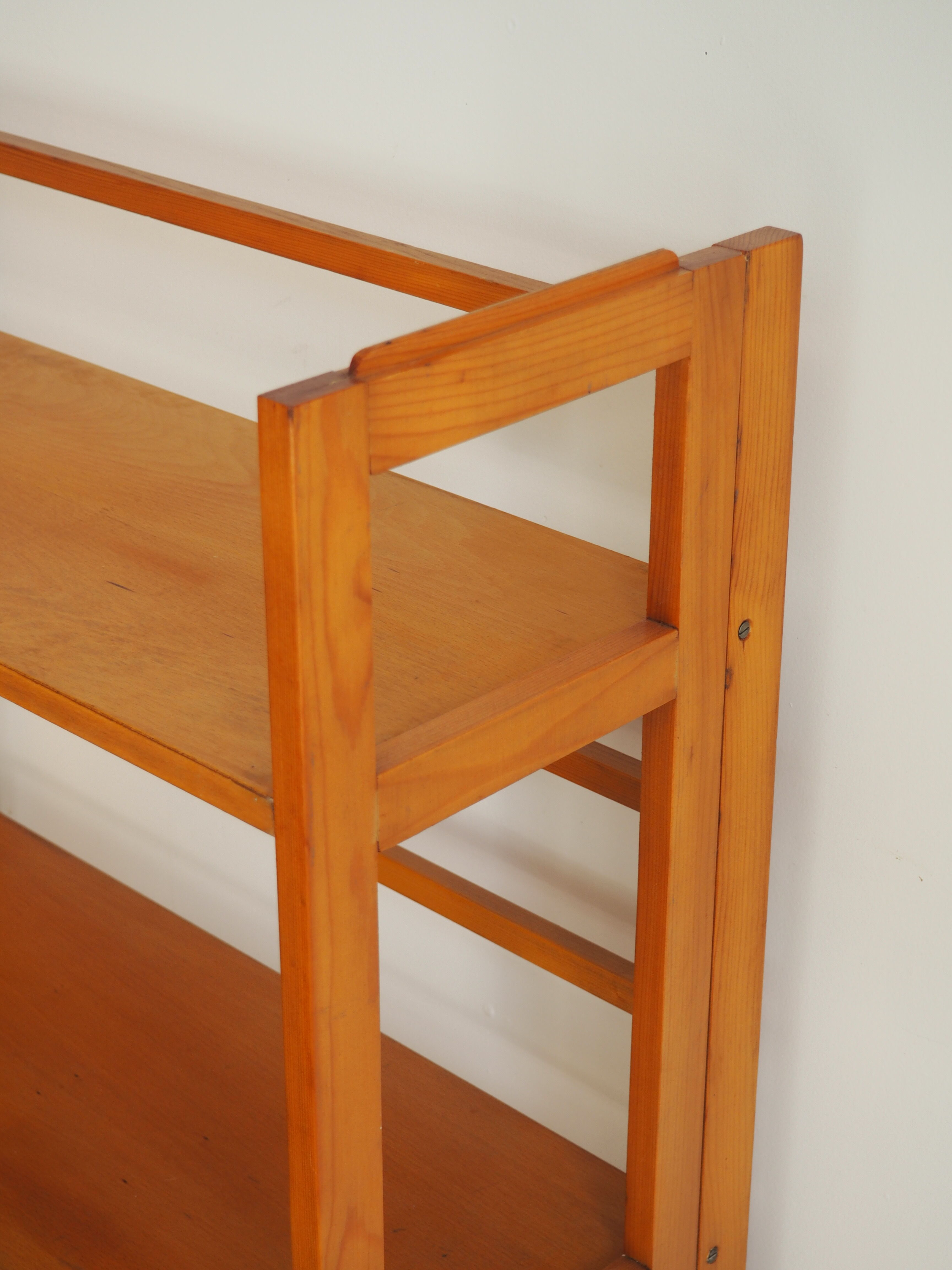 Folding shelf