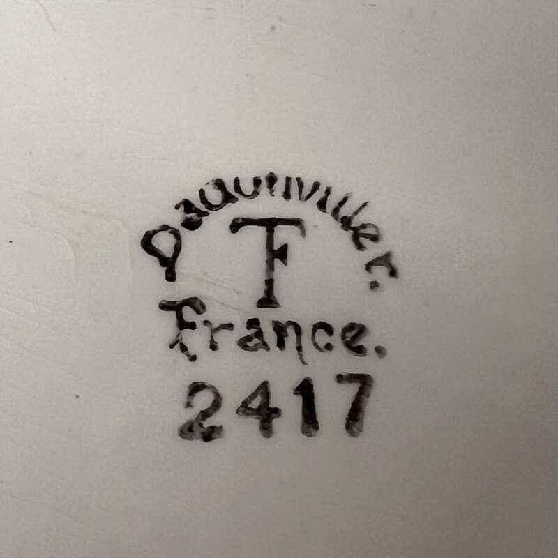 Oval dish pine cones Badonviller