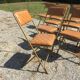 Set de 12 chaises vintage pliantes en skaï assises et dossiers matelassés à piètement tubulaire doré