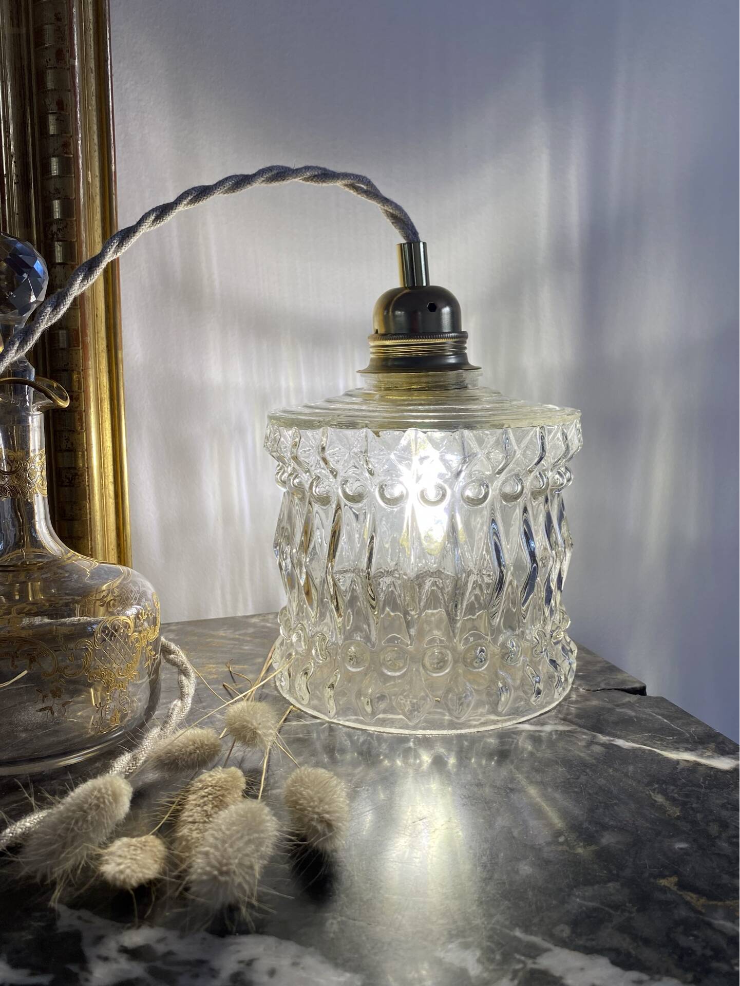 Suspension with vintage glass globe