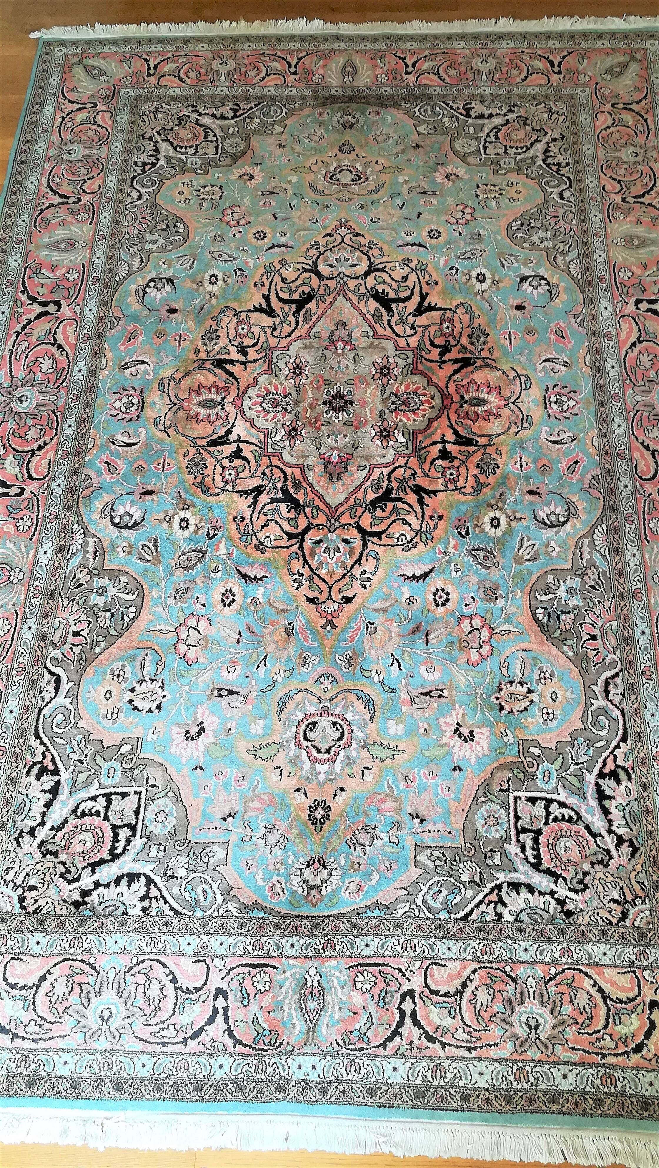 Silk cashmere rug pastel tones floral patterns India Kashmir vintage 181 cm x 286 cm
