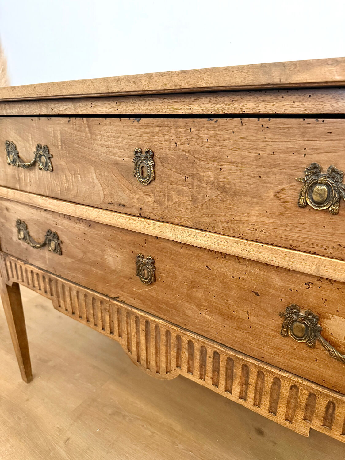 Commode sauteuse ancienne