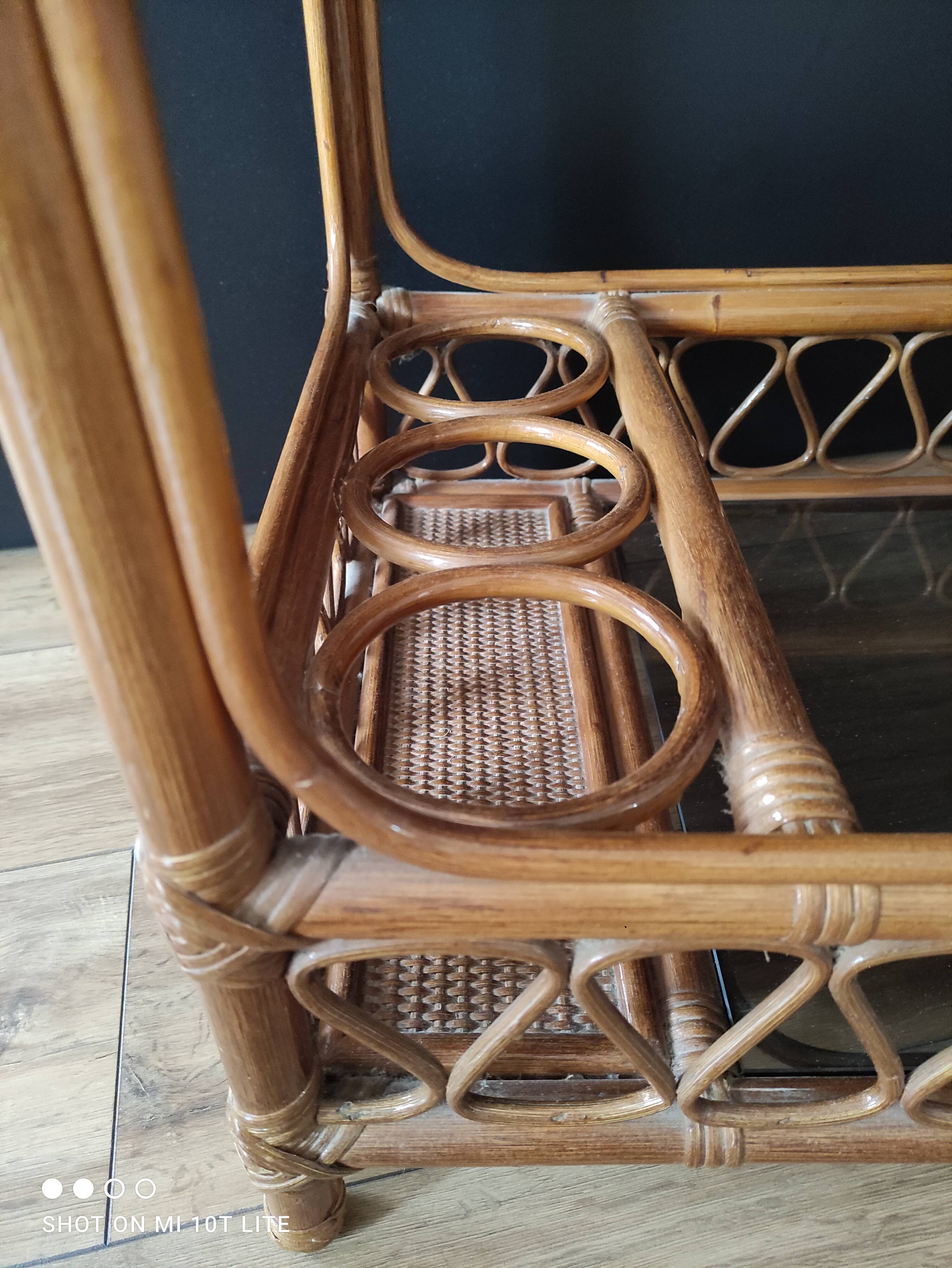 Vintage rattan service