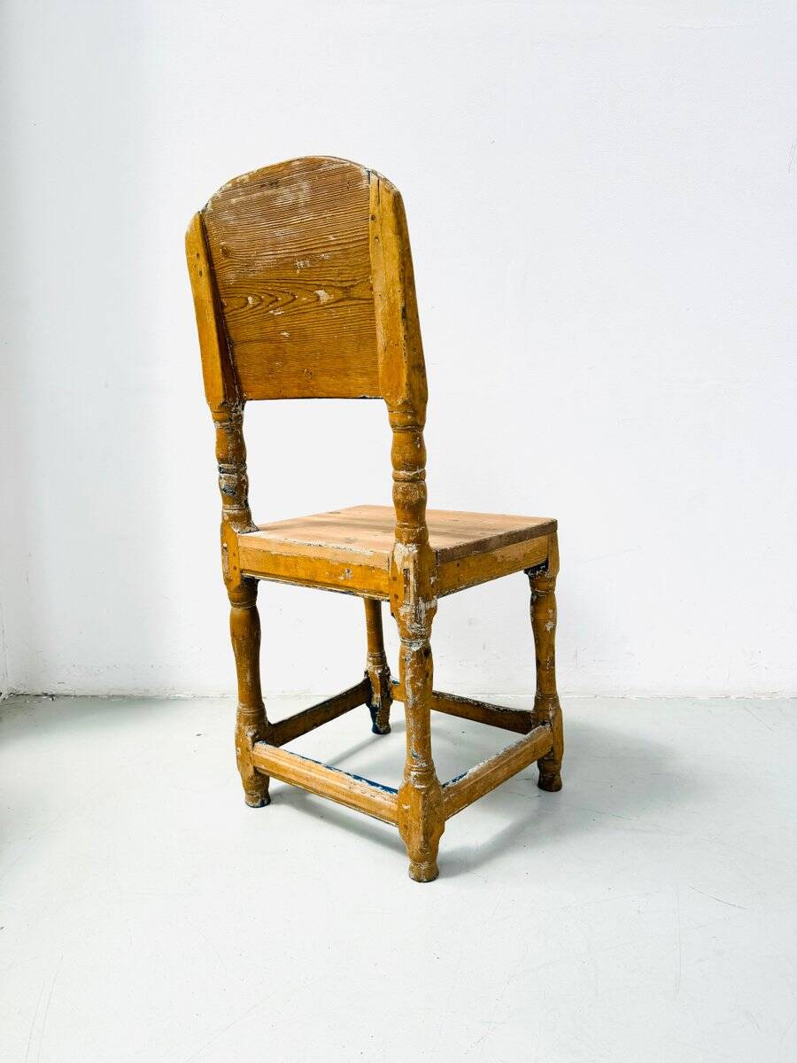 Chaise ancienne suédoise de style gustavien en pin du XVIIIe siècle