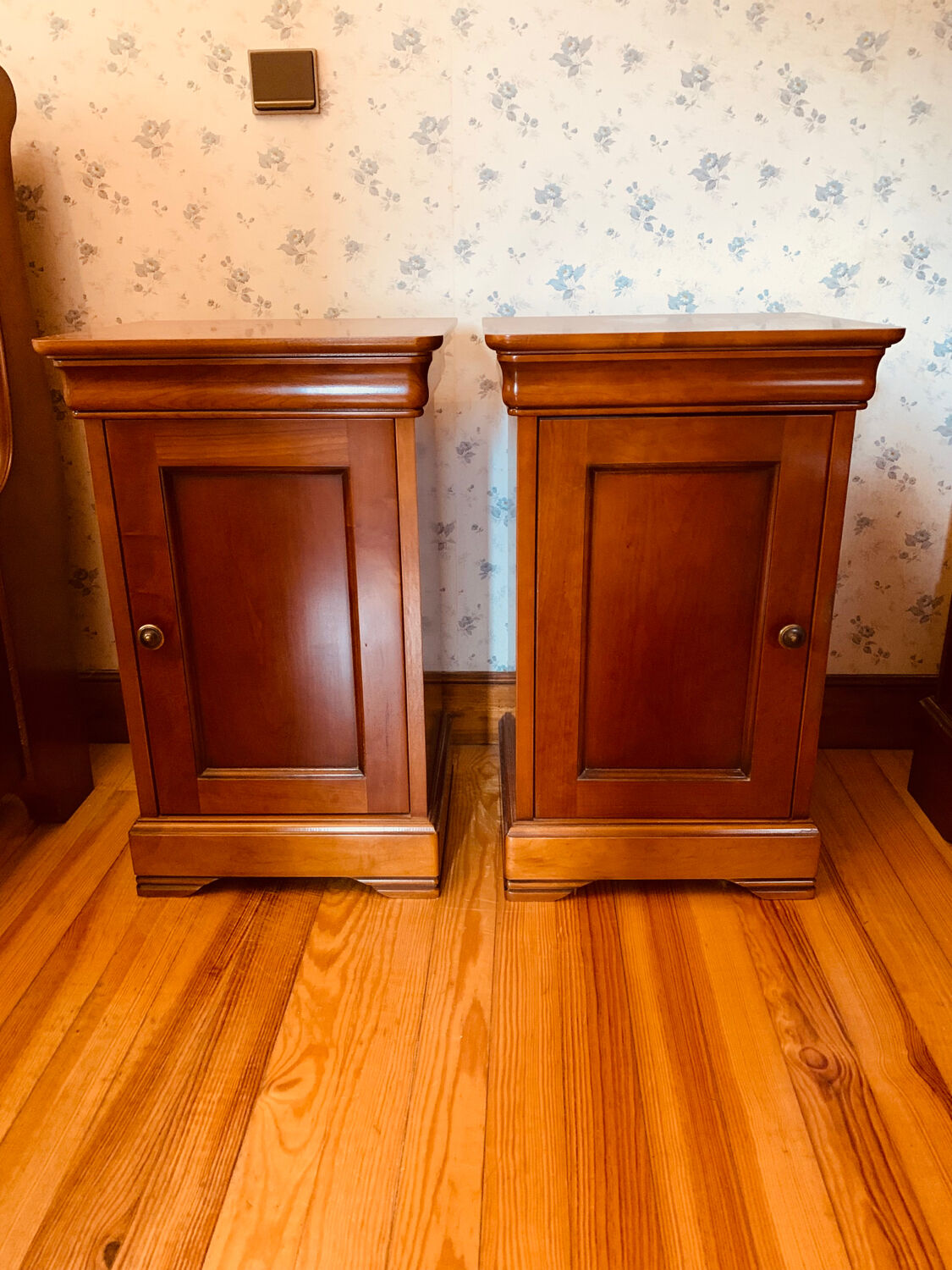 Solid wood bedside table