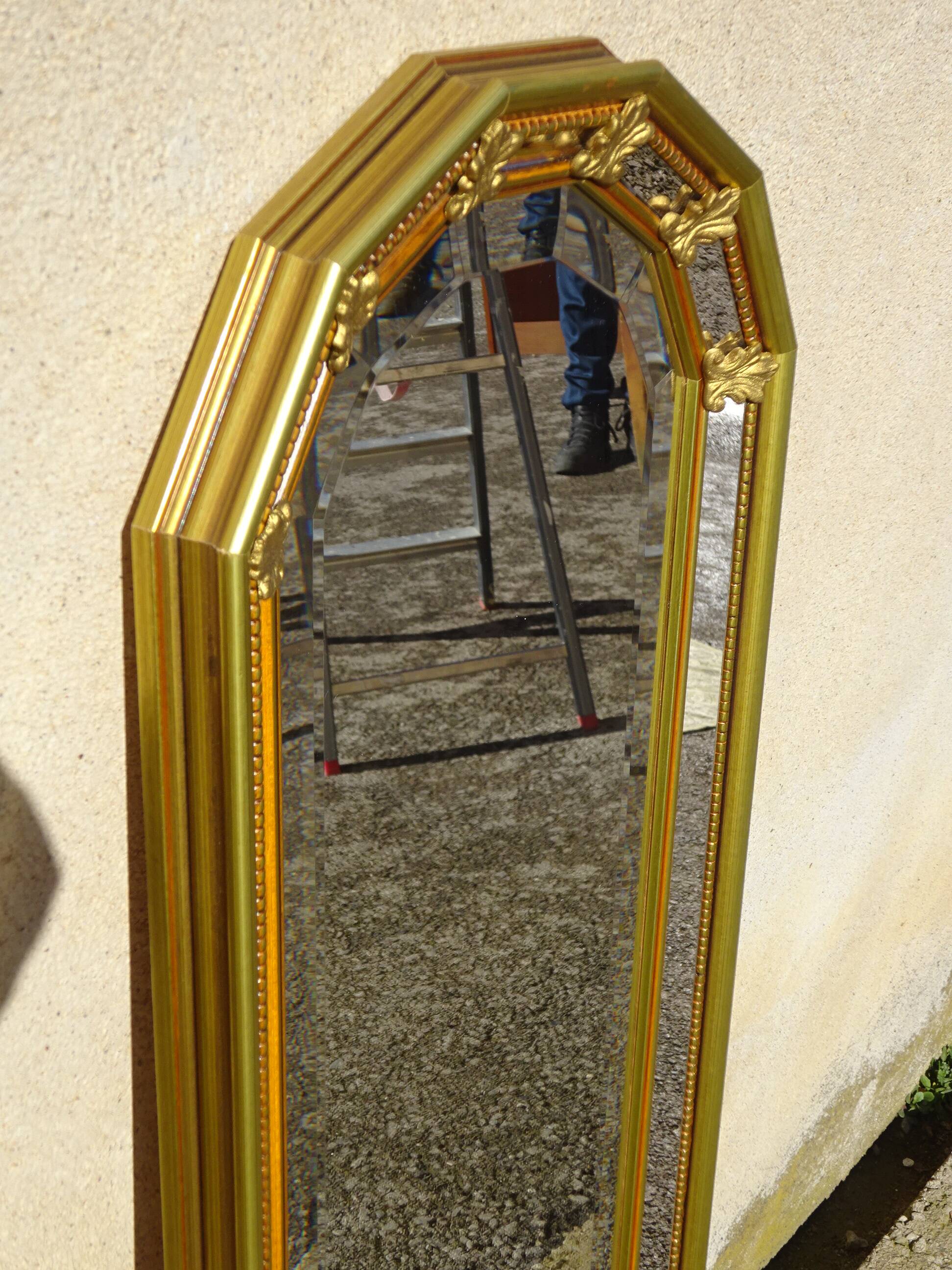 Hall mirror, gilded frame with fillets and fleur-de-lis.