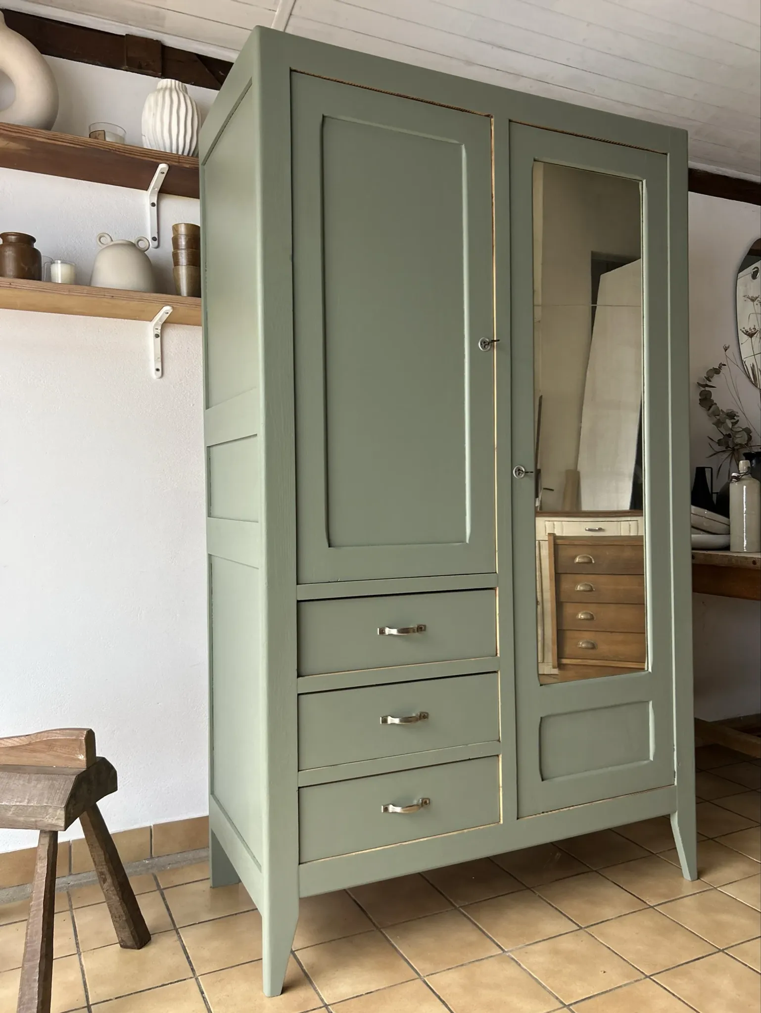 Armoire parisienne 