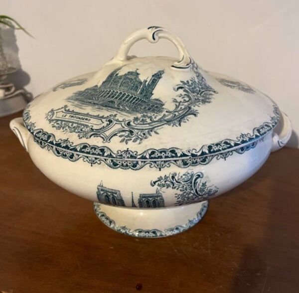 Soupière en terre de fer ''Monuments de Paris