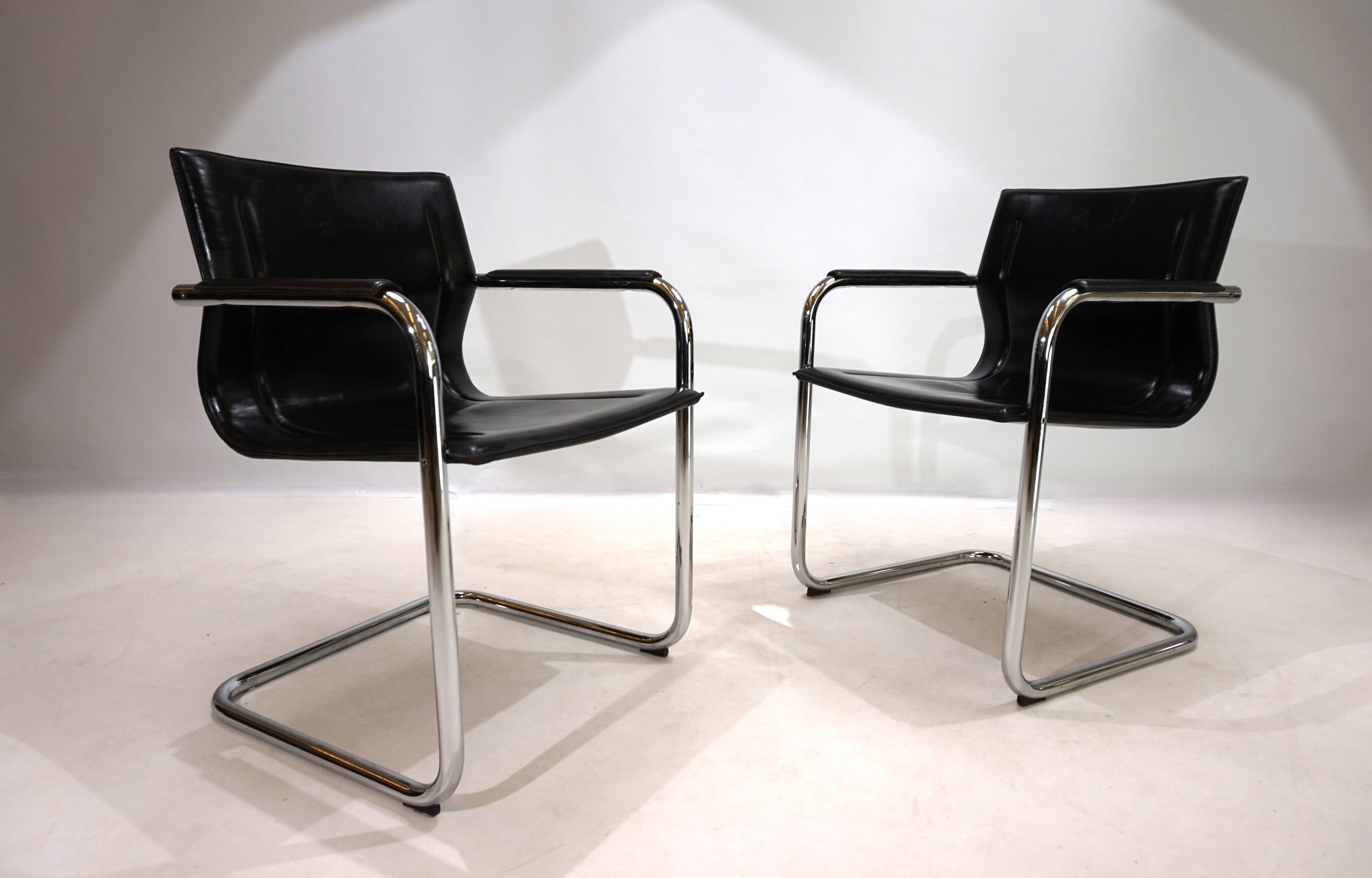 2 leather and chrome metal armchairs Matteo Grassi, 1970
