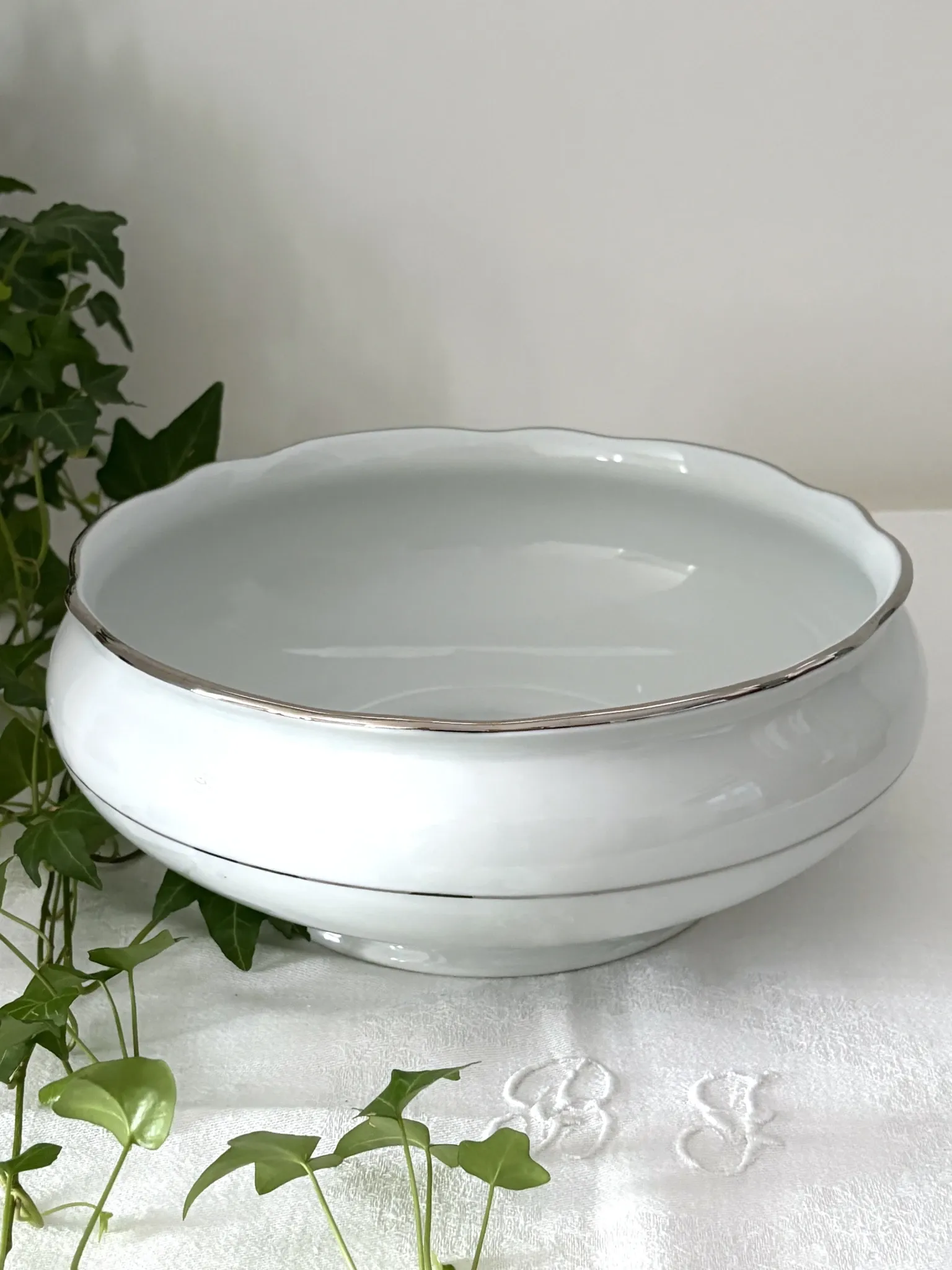 3 plats ronds porcelaine blanche