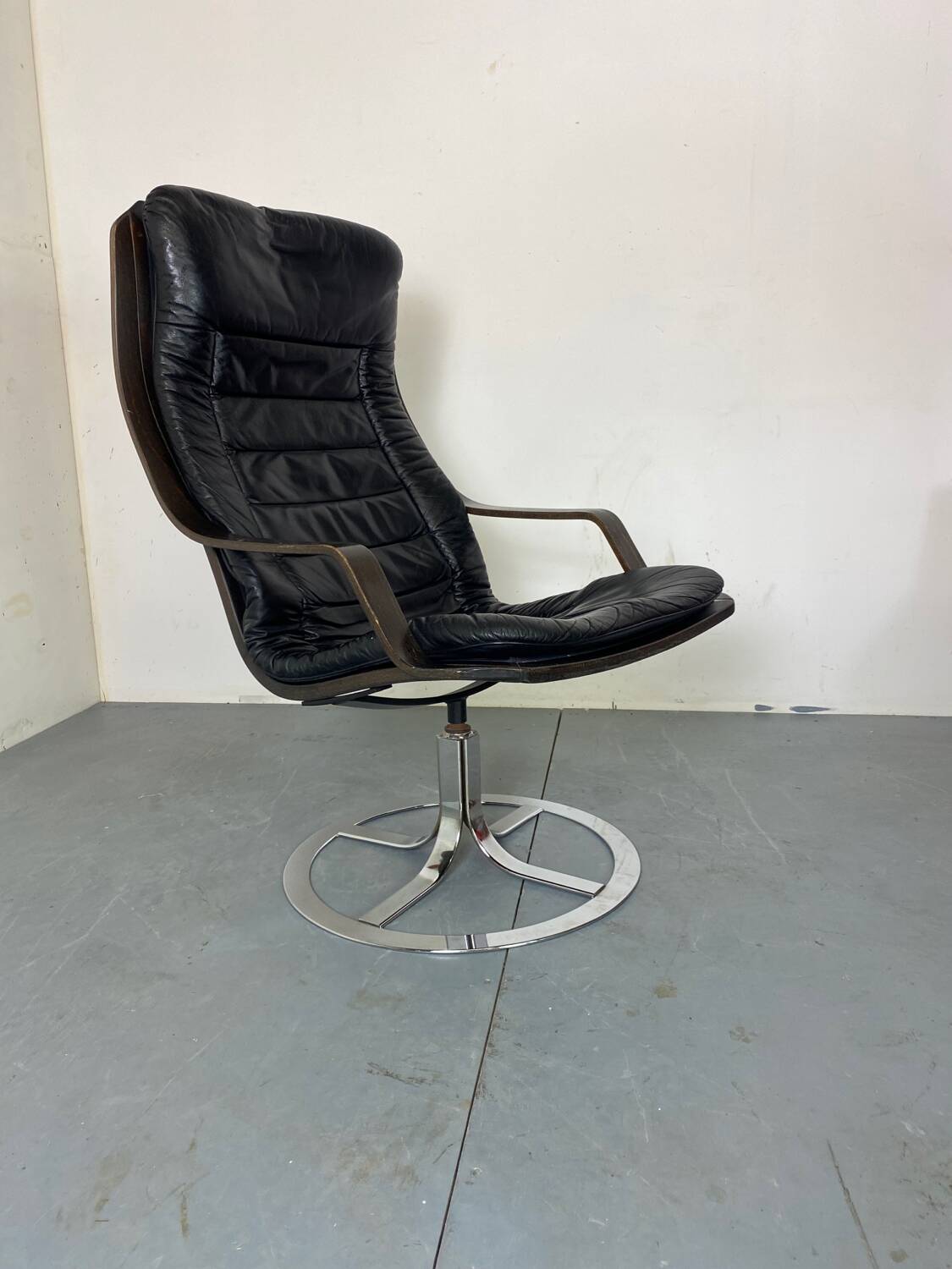 Chaise pivotante suédoise du milieu du siècle de Göte Möbler, années 1970