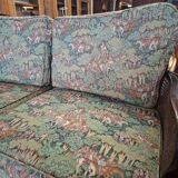 Antique English two-seater canapé, carved wooden frame.