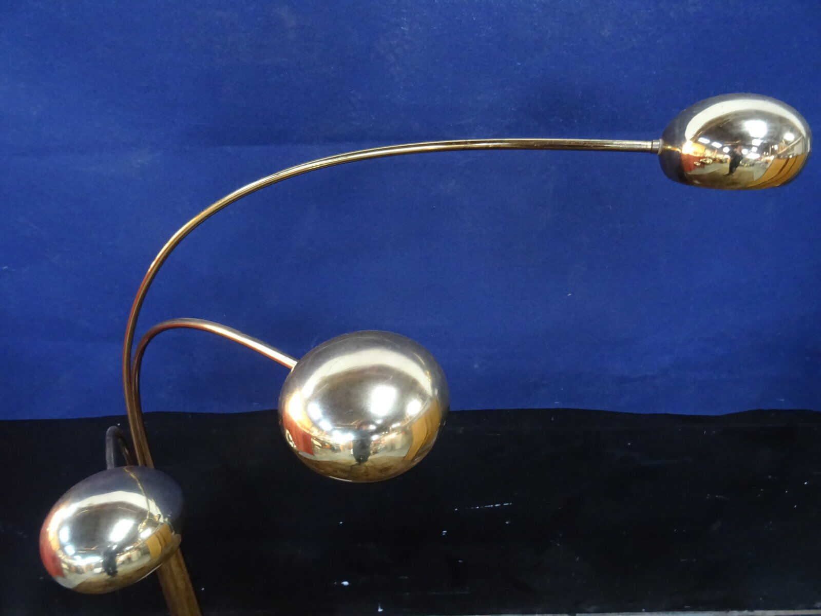 Lamppost thrush golden metal