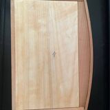 Commode de poupée en bois blond poignées en laiton