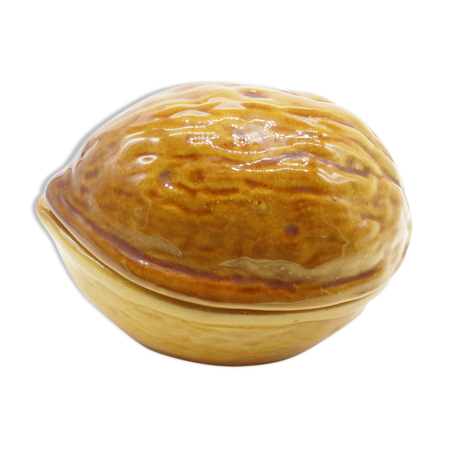 Nut-shaped box in dabbling