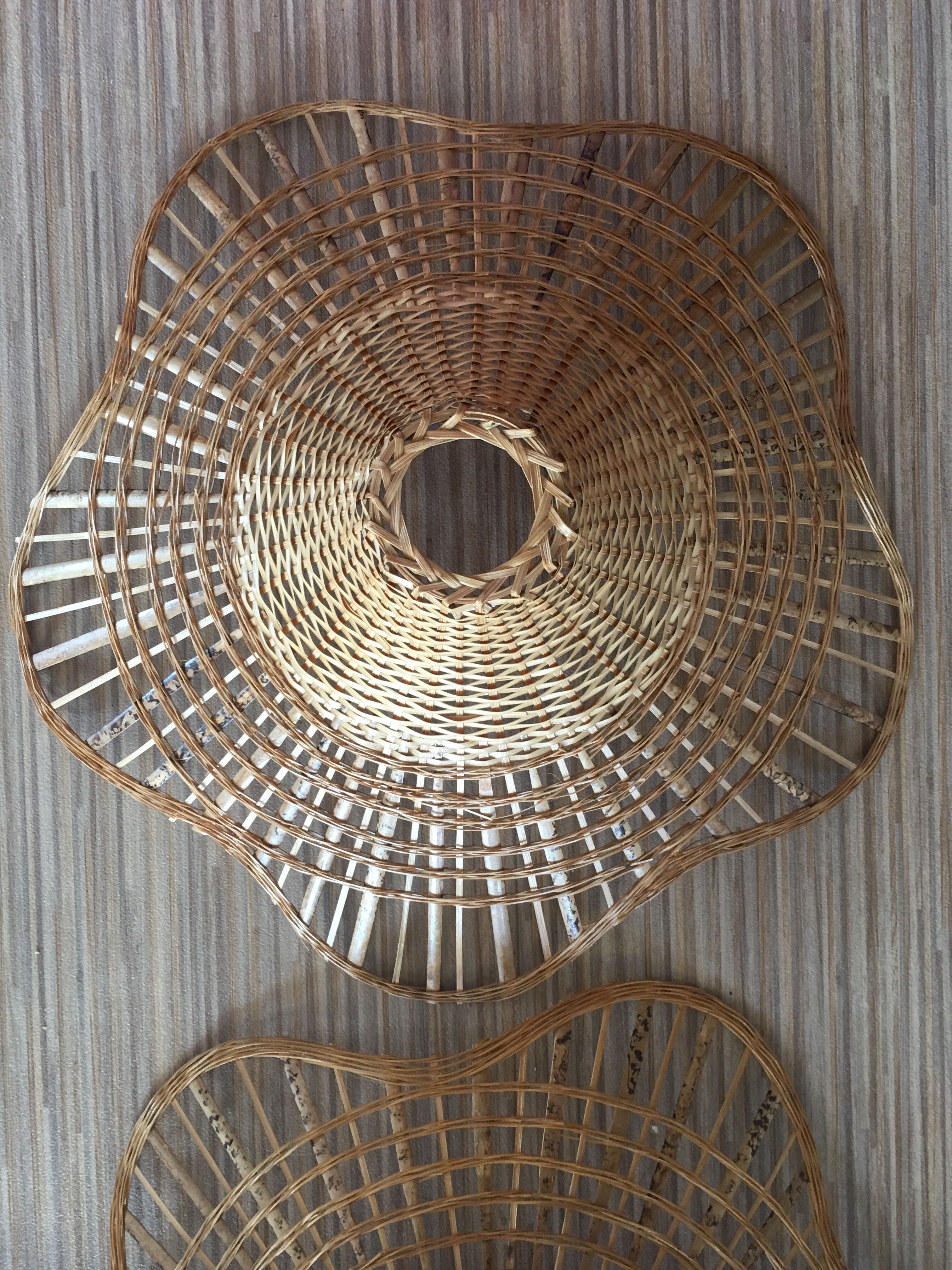 Set of 2 sudpendions in wicker and rattan