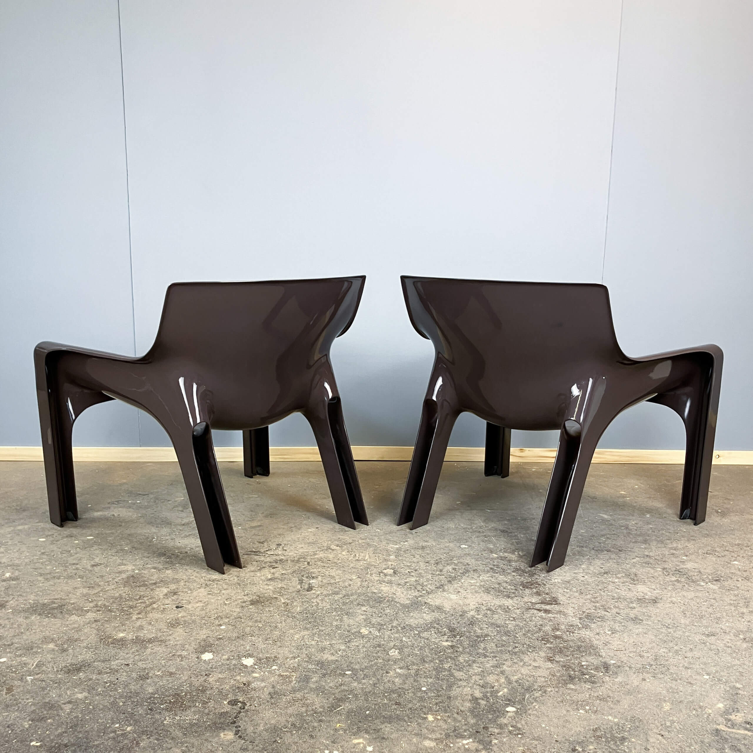 2 Vicario armchairs by Vico Magistretti for Artemide, plastic, 1970s