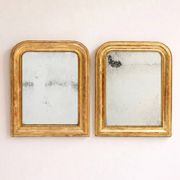 Ensemble de deux petits miroirs Louis-Philippe français dorés rouge du XIXe siècle