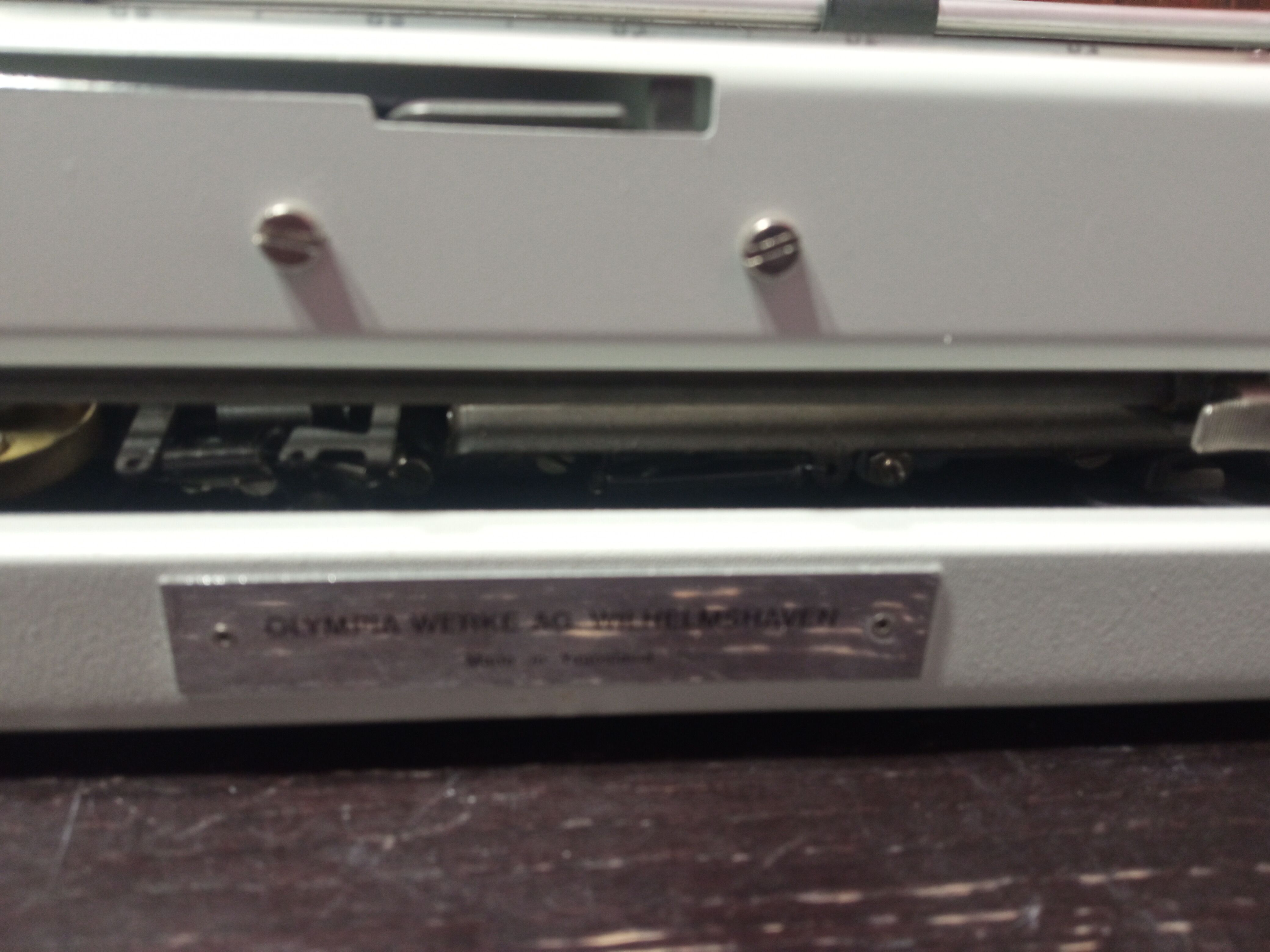Olympia Traveller Typewriter luxury White as New
