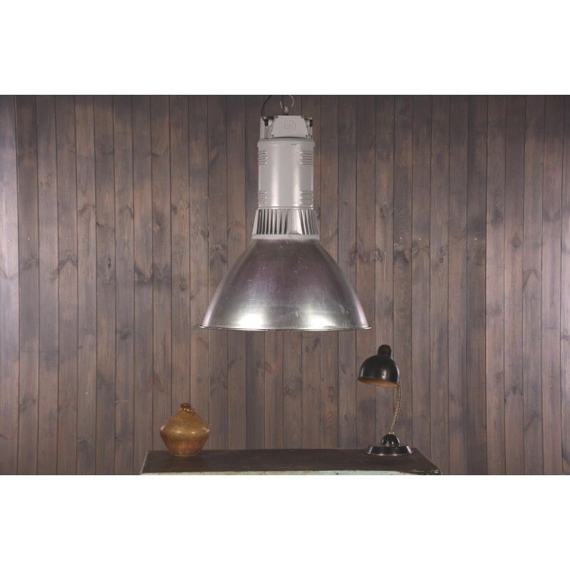 Aluminum industrial lamp