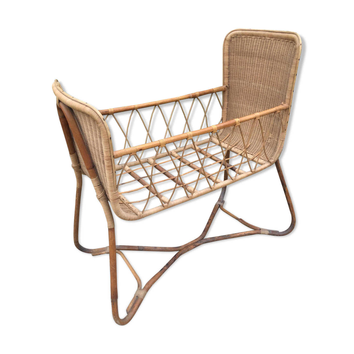 Wicker cot