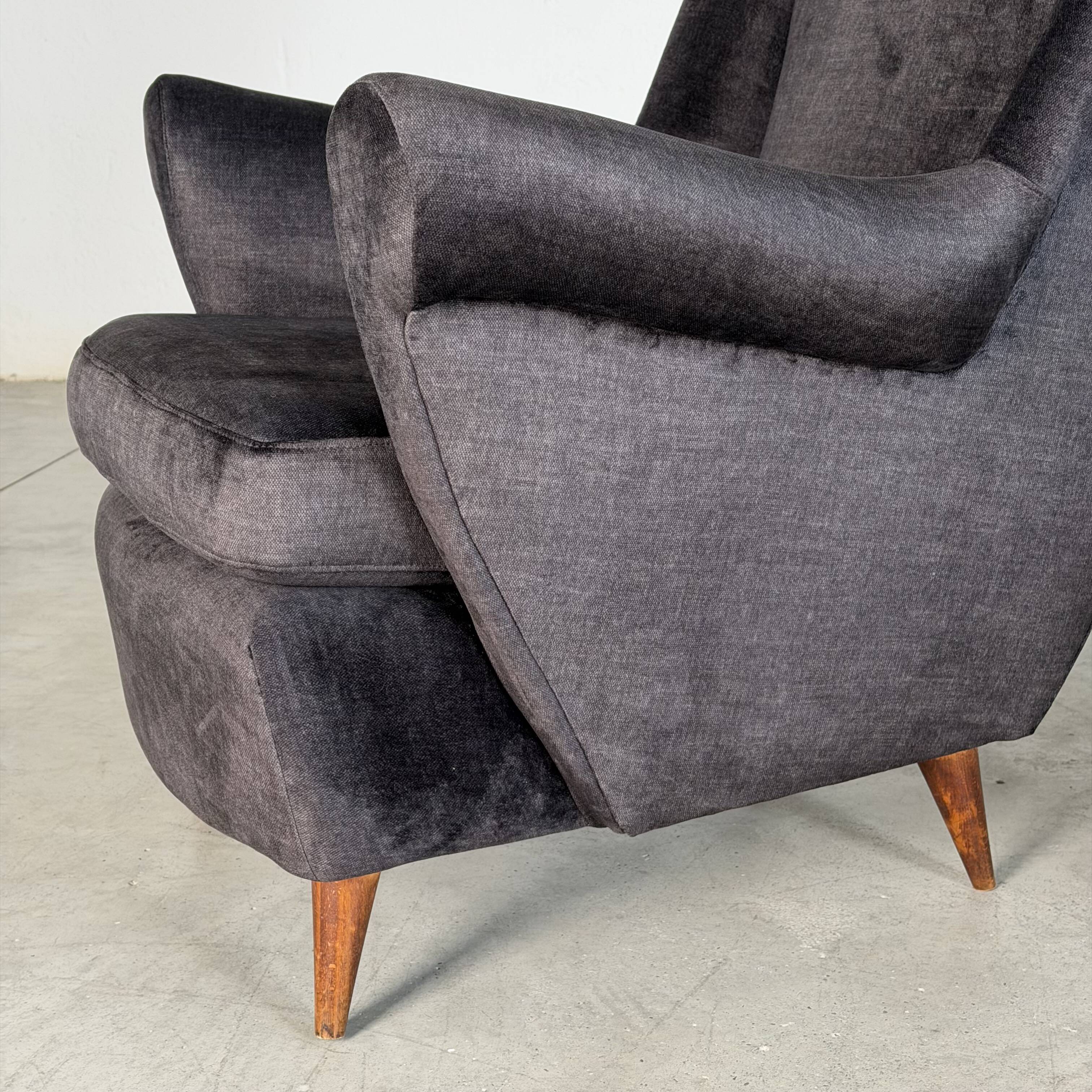 Pair of Italian Armchairs Attributed to Gio Ponti for ISA Bergamo, 1950s