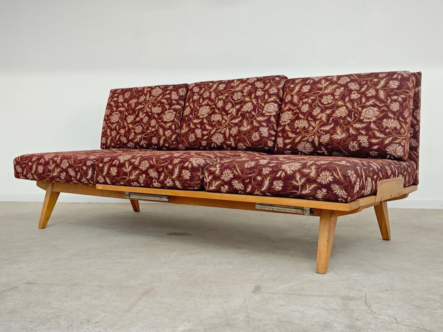 Daybed 55-17 bench by Frantisek Jirak for Tatra Pravenec 1960