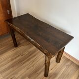 Table brutaliste
