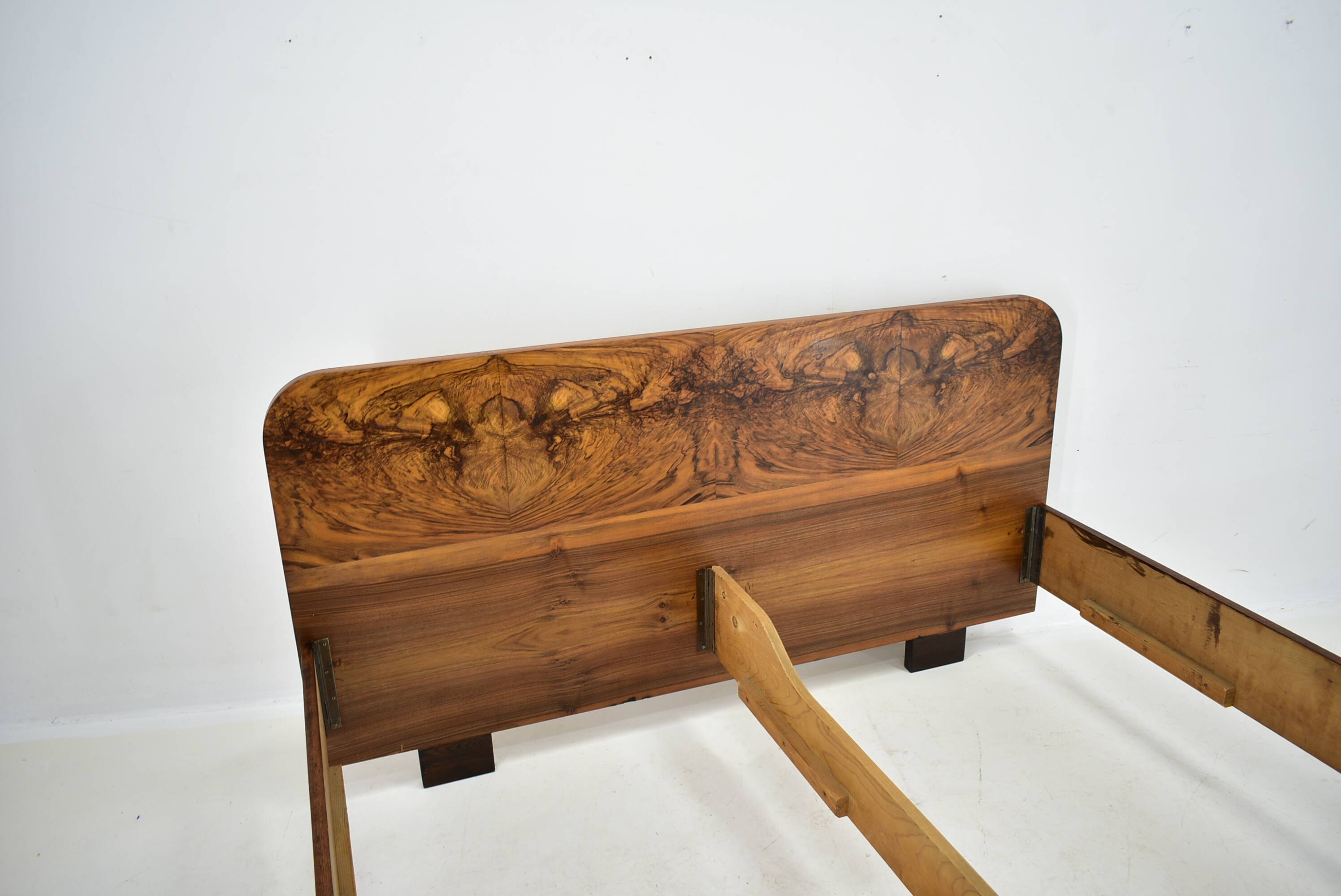 Art Deco double bed by Jindřich Halabala for Up Závody, 1945s