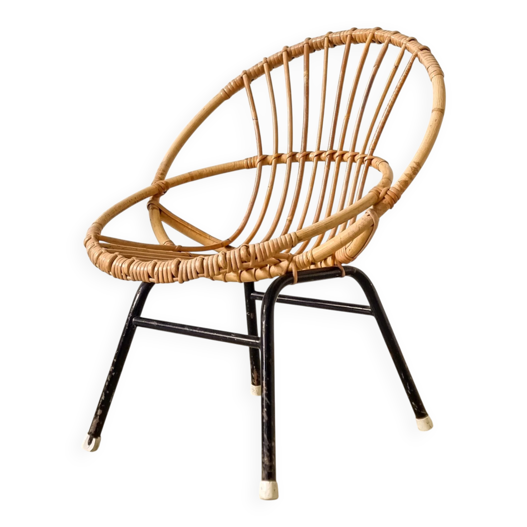 Rattan chaise longue for children
