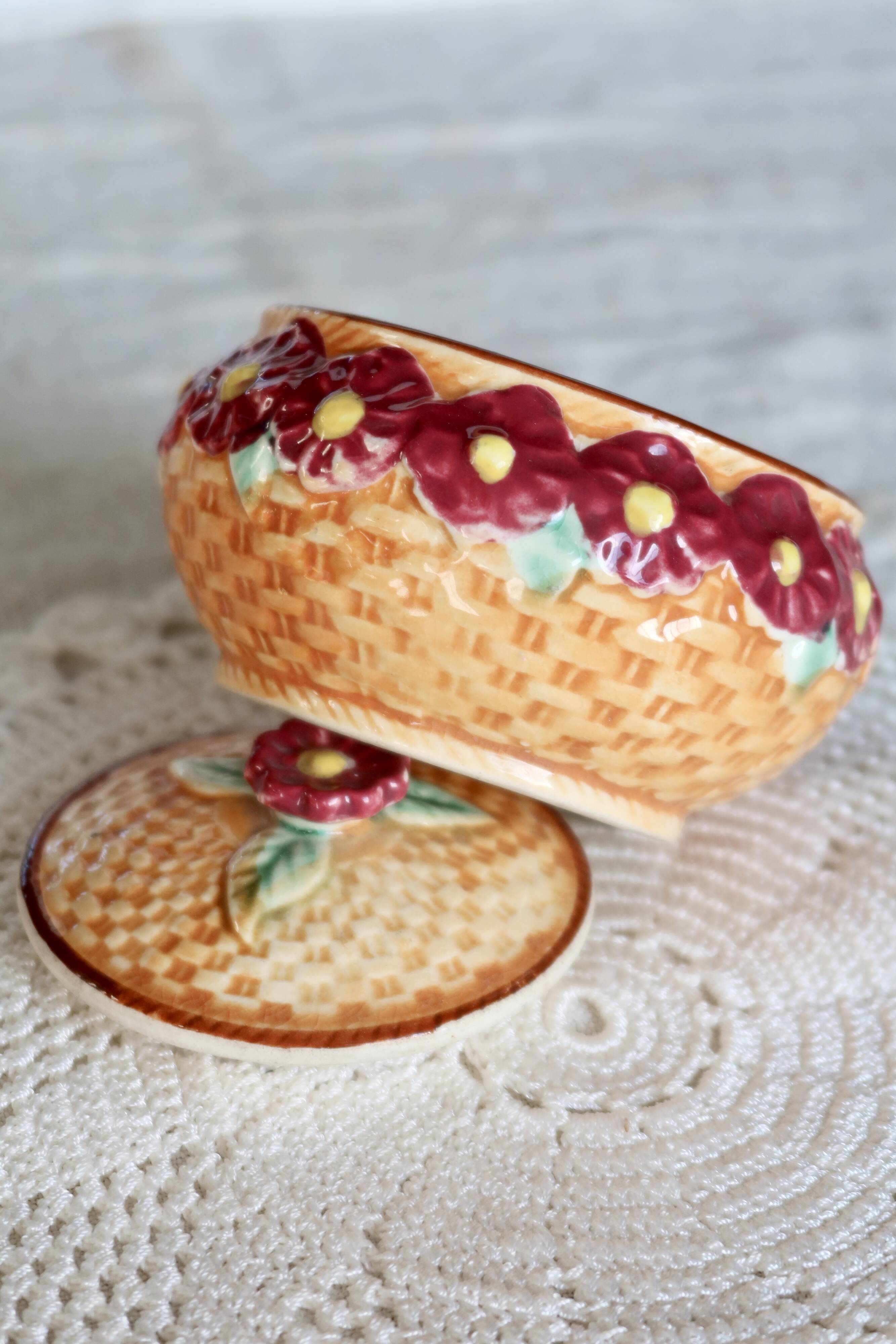 Vintage earthenware and slip candy box - Woven basket, burgundy flowers