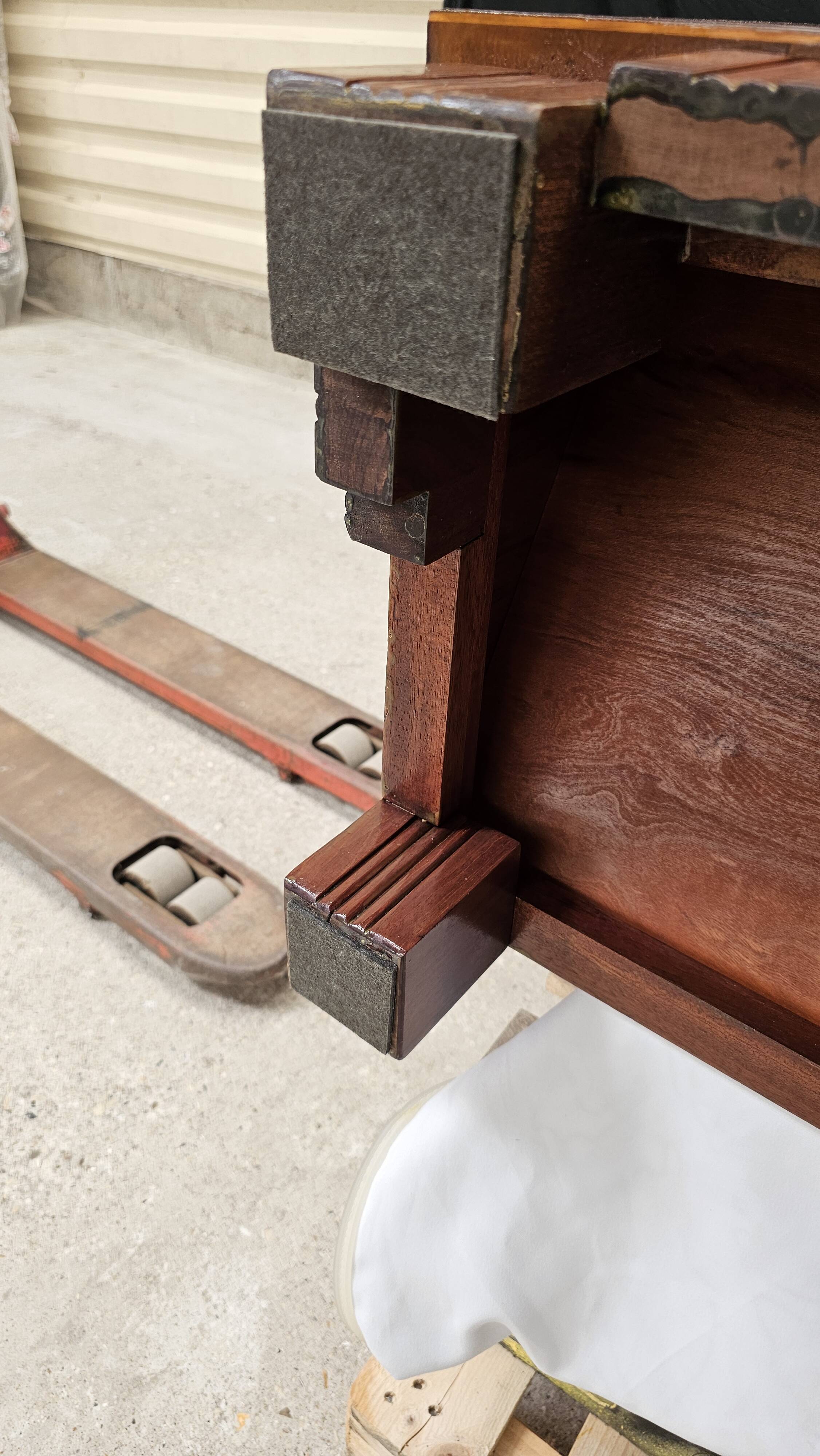 Art Deco buffet by Saddier & Fils in solid rosewood and veneer.