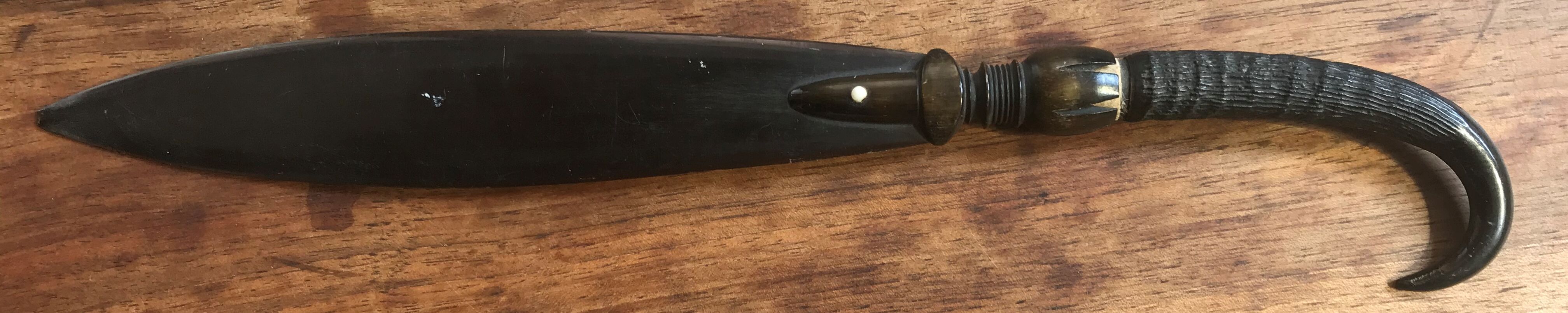 paper cutter in horn and wood. XIX century