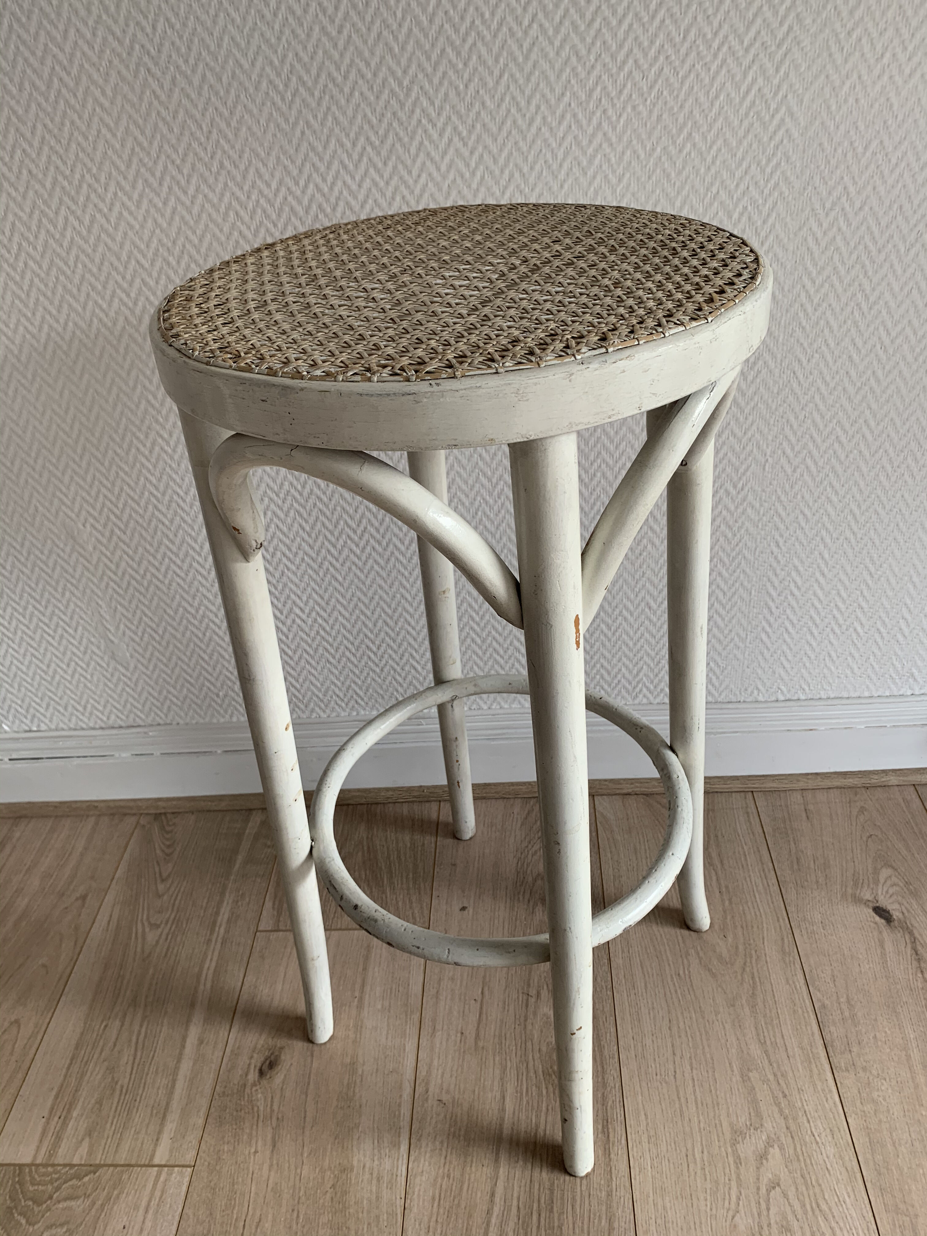 Set of 6 vintage bistro stools cannés white
