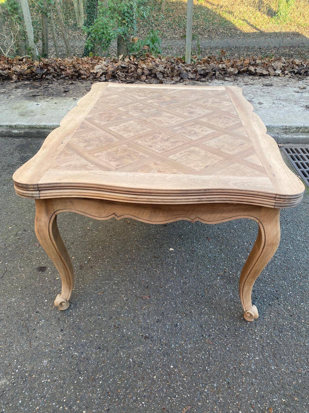 Louis XV extendable dining table, renovated, walnut, 250cm, 18th century.