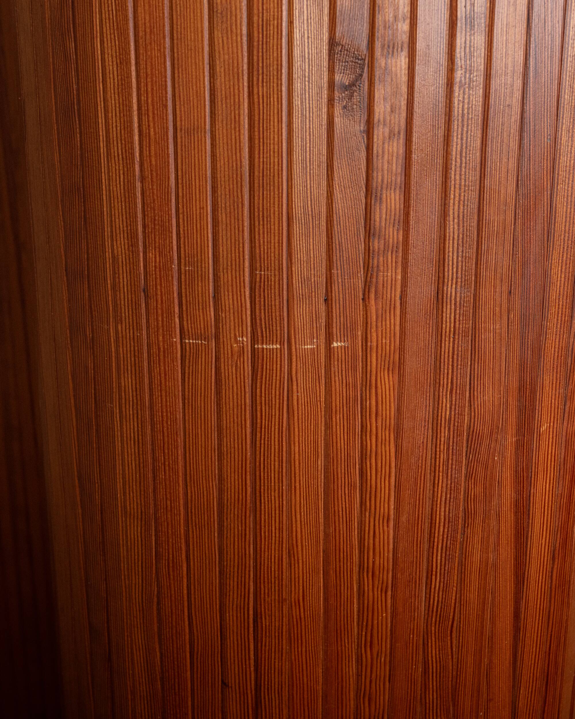 Paravent en pin patiné Art Déco par Jomain Baumann pour Baumann, France.