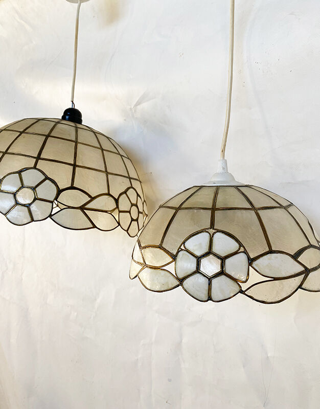 Mother-of-pearl suspensions