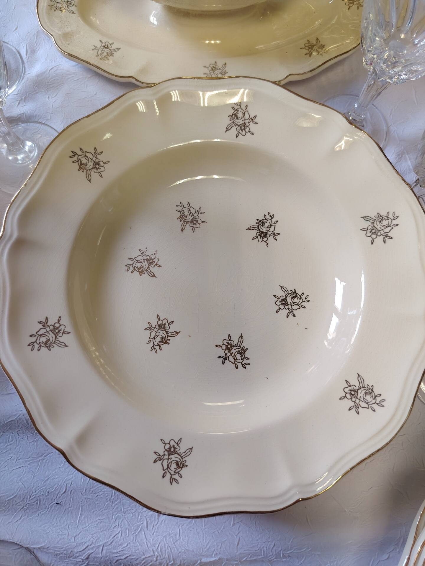 Sarreguemines set of 12 flat plates model Raphaël or flowers of F