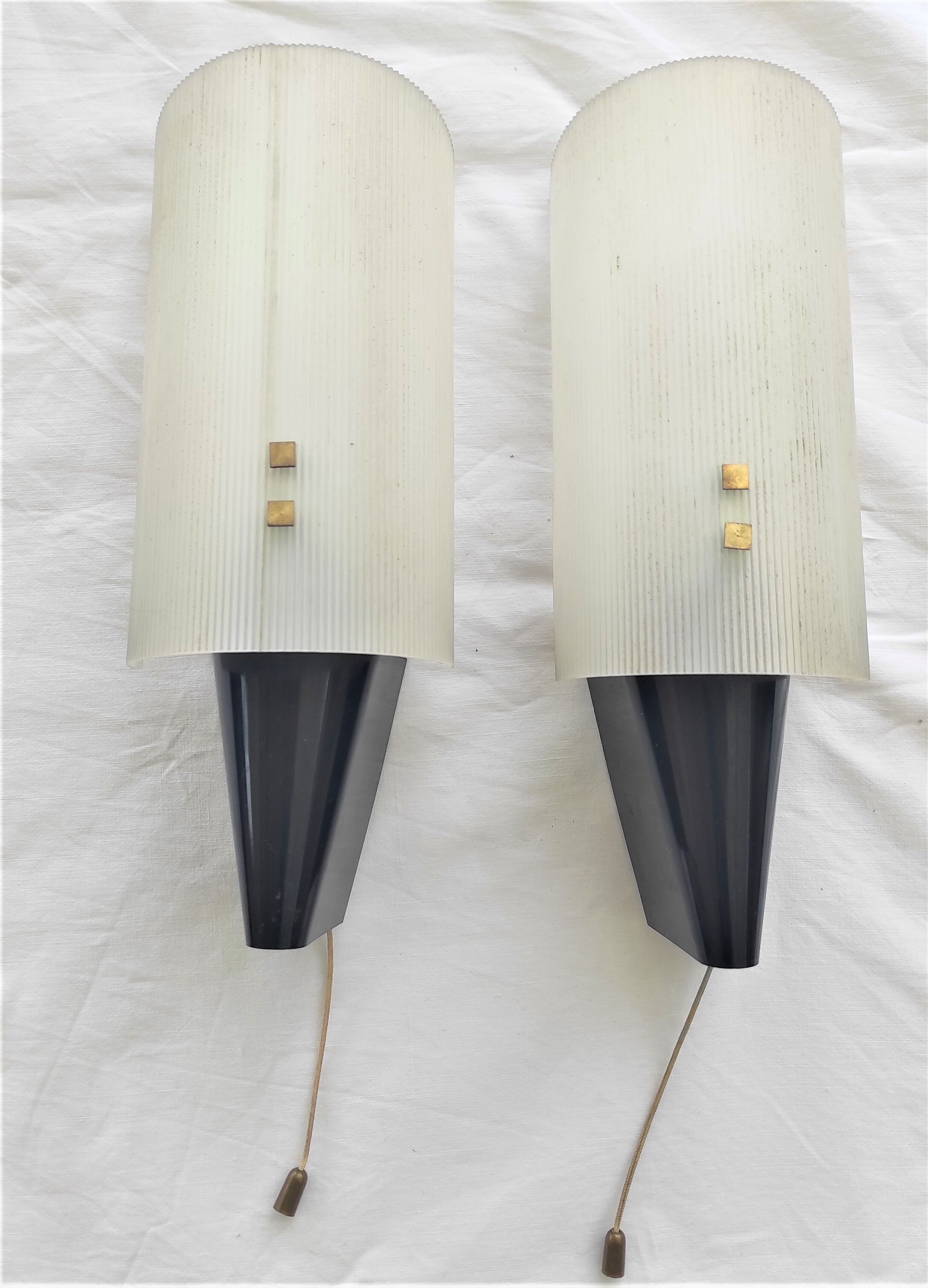 Pull wall lamps