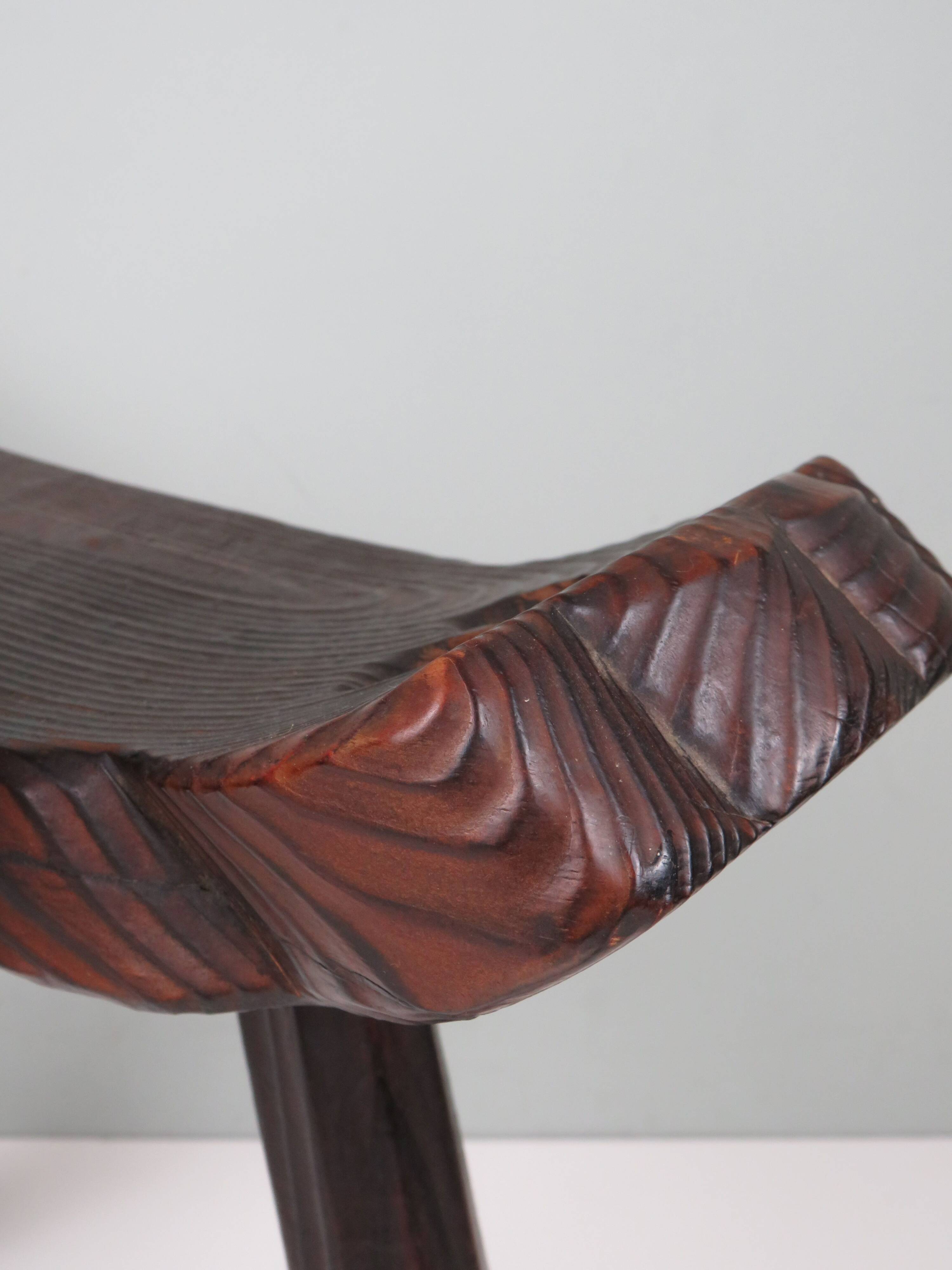 Spanish birth stool in carved wood – mid-century, brutalist spirit