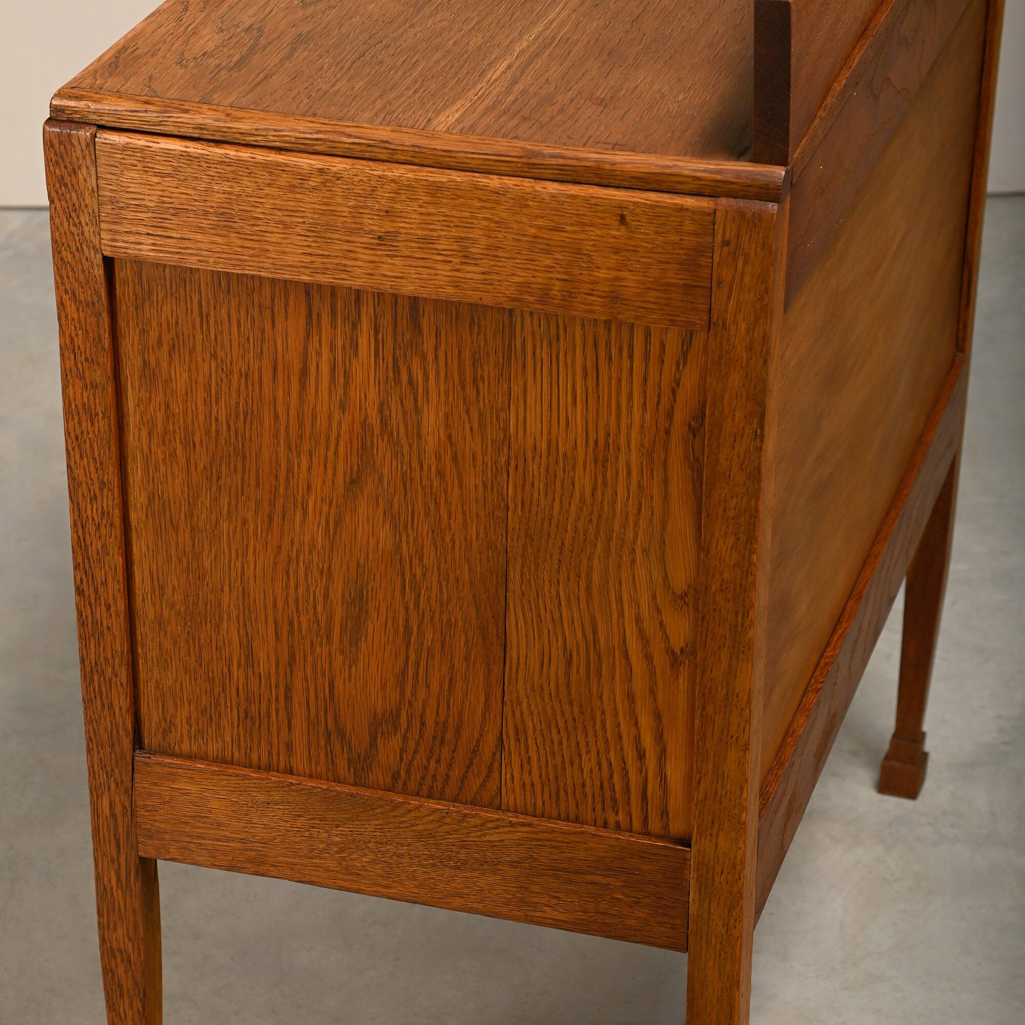 Art Deco Amsterdam School Tea or Display Cabinet in solid oak, Netherlands