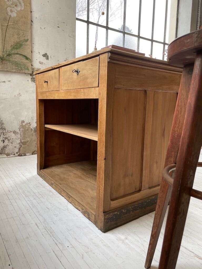 Early 20th century oak trade counter