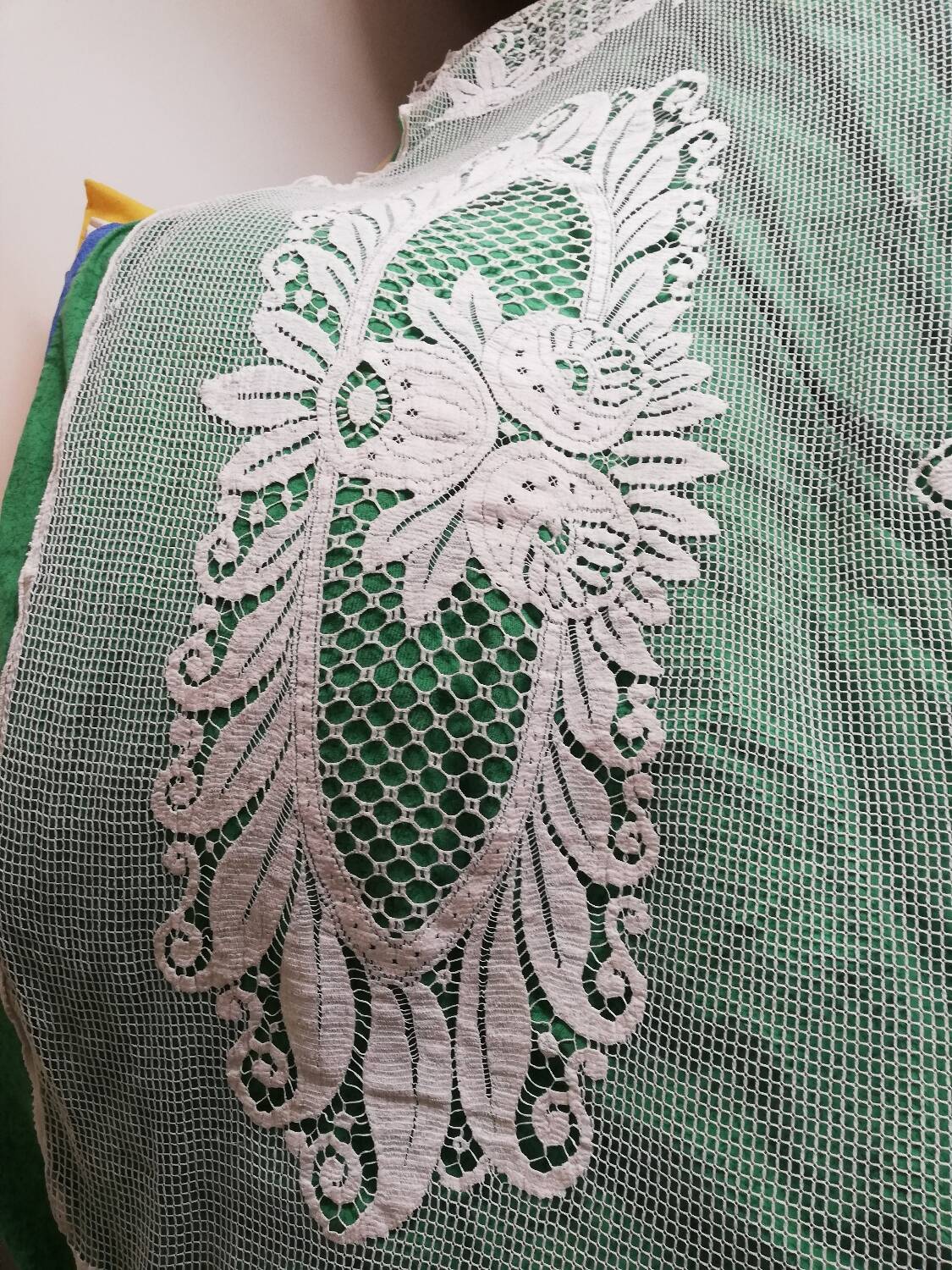 Bedspread, vintage crochet, openwork flowers, square stitches.