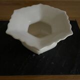 Petit vase Delft hexagonal en céramique blanc cassé
