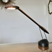 Lampe de bureau zoomorphe en merisier et polycarbonate