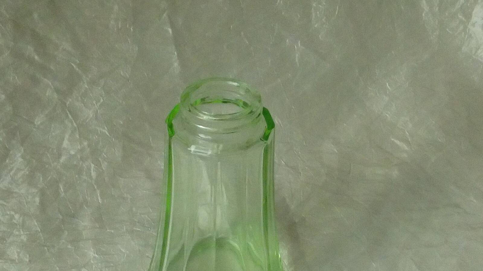 Saupoudreuse en verre en verre a facettes couleur ouraline