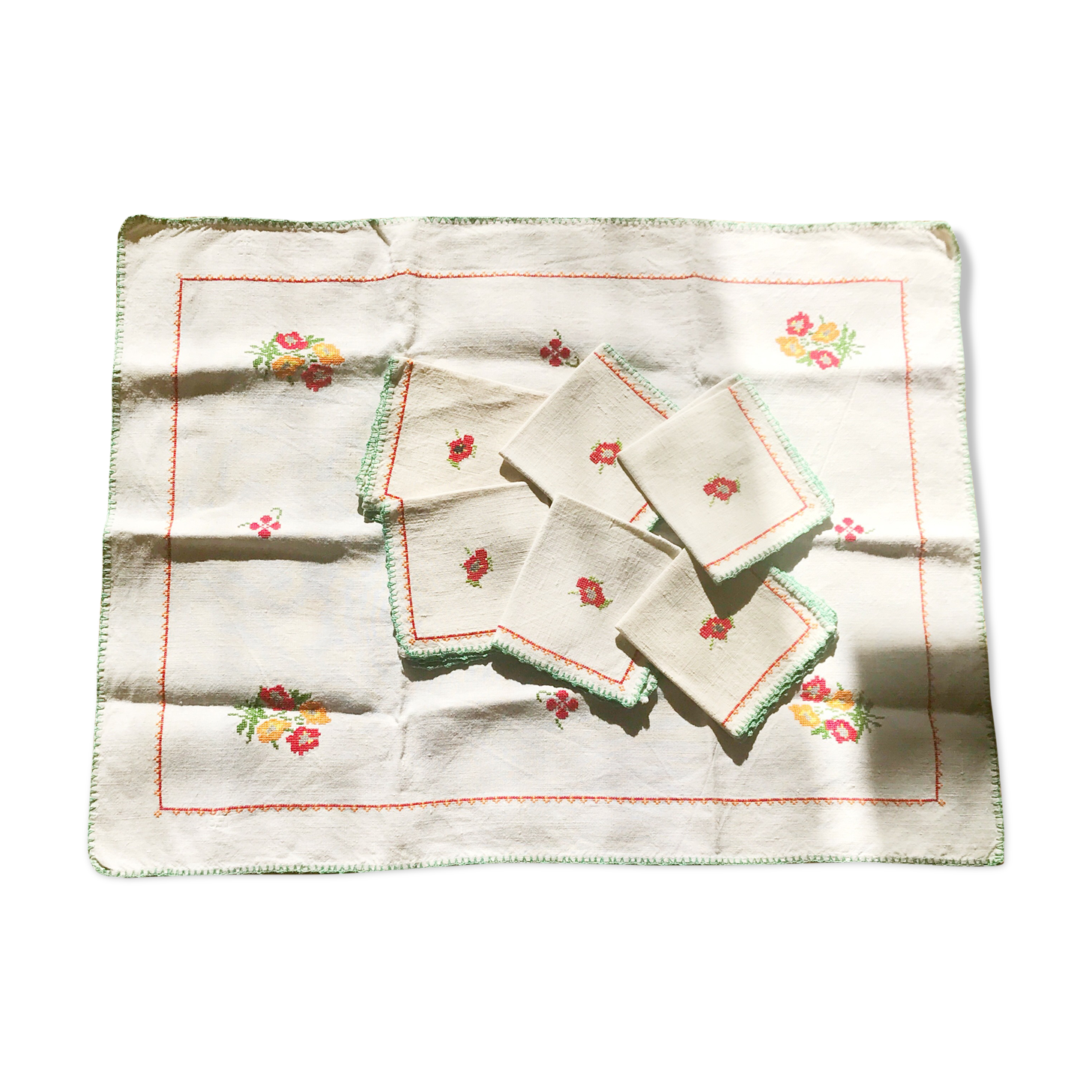 Nappe à thé brodée main