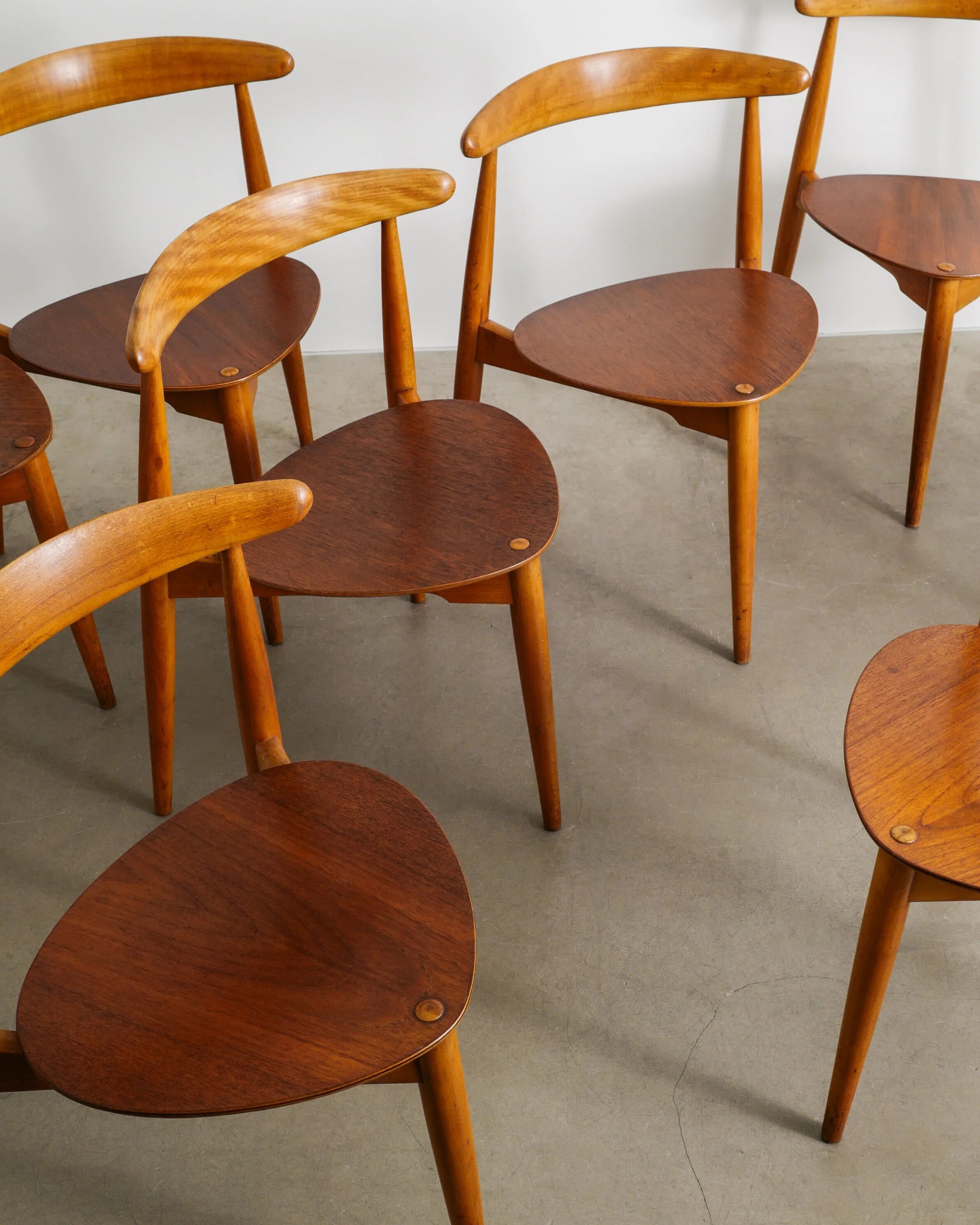 EIGHT WOODEN HANS J WEGNER "HEART / 4103" DINING CHAIRS, 1950s